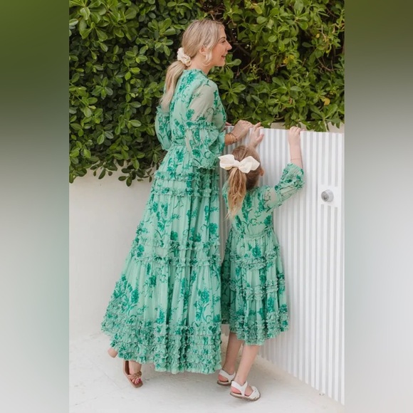 Ivy City Co Geneva Dress in Bright Green in Medium - Picture 2 of 4